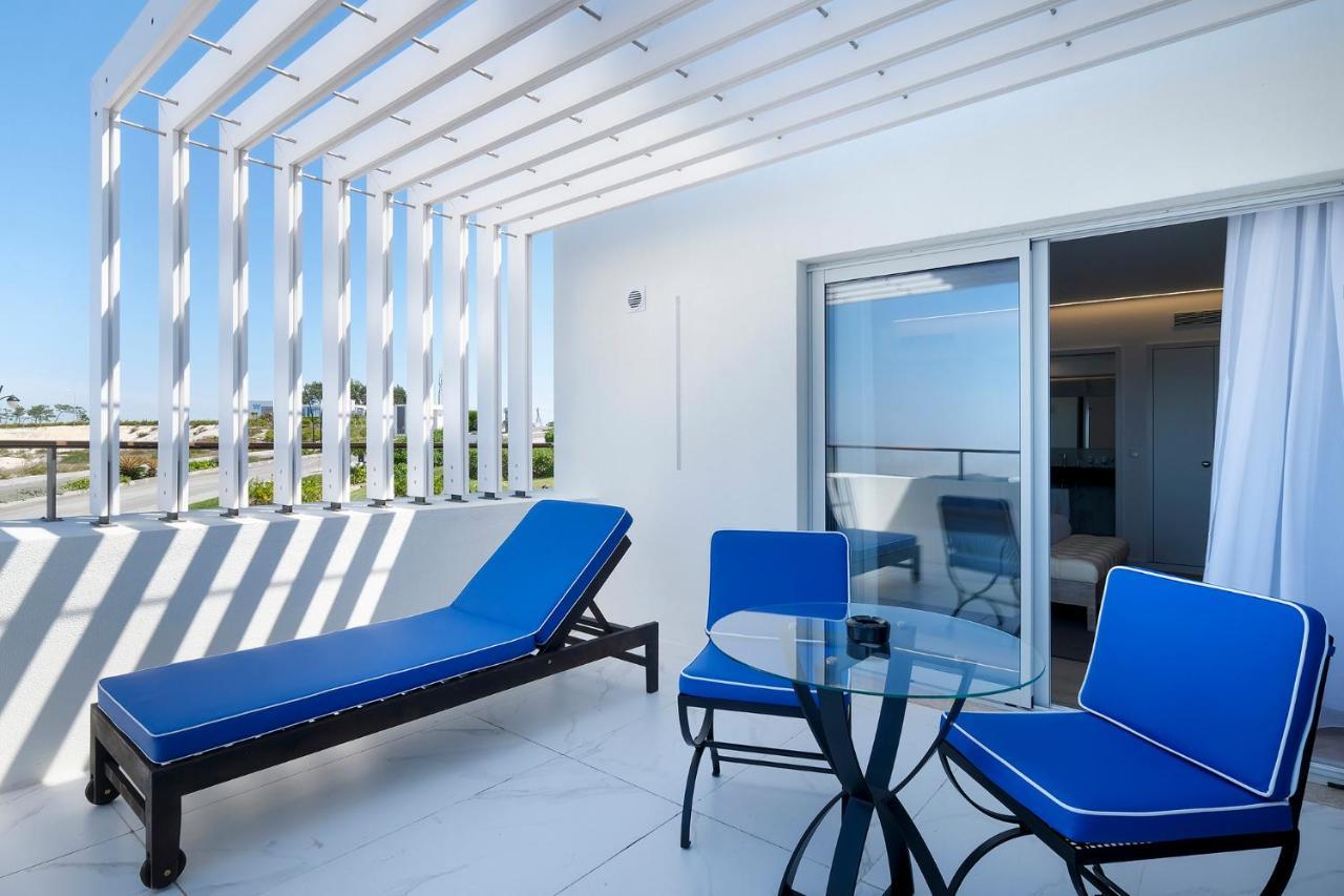 Royal Obidos Scenic Resort Praia del Rei Bagian luar foto A balcony at the hotel