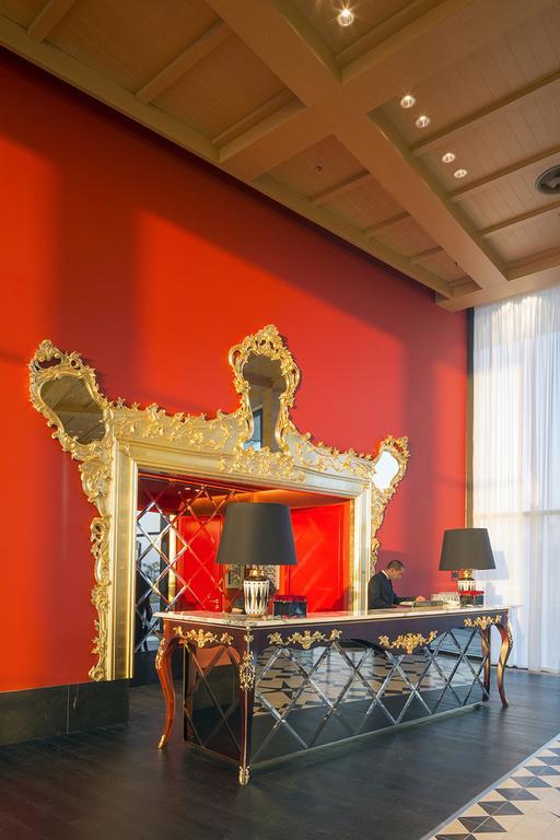 Royal Obidos Scenic Resort Praia del Rei Bagian luar foto The reception desk at the Mandarin Oriental, Munich
