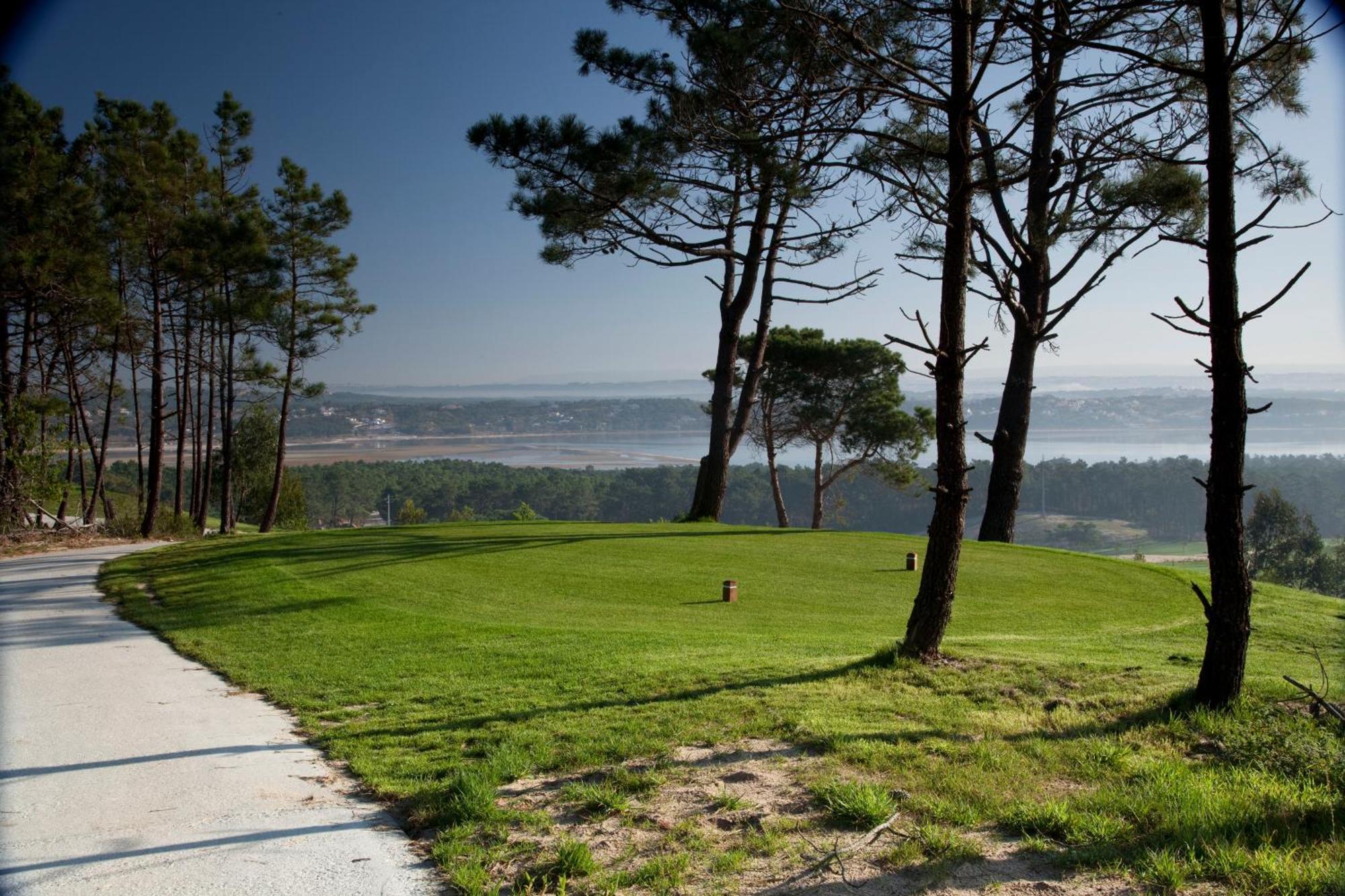 Royal Obidos Scenic Resort Praia del Rei Bagian luar foto The view from the top of the hill