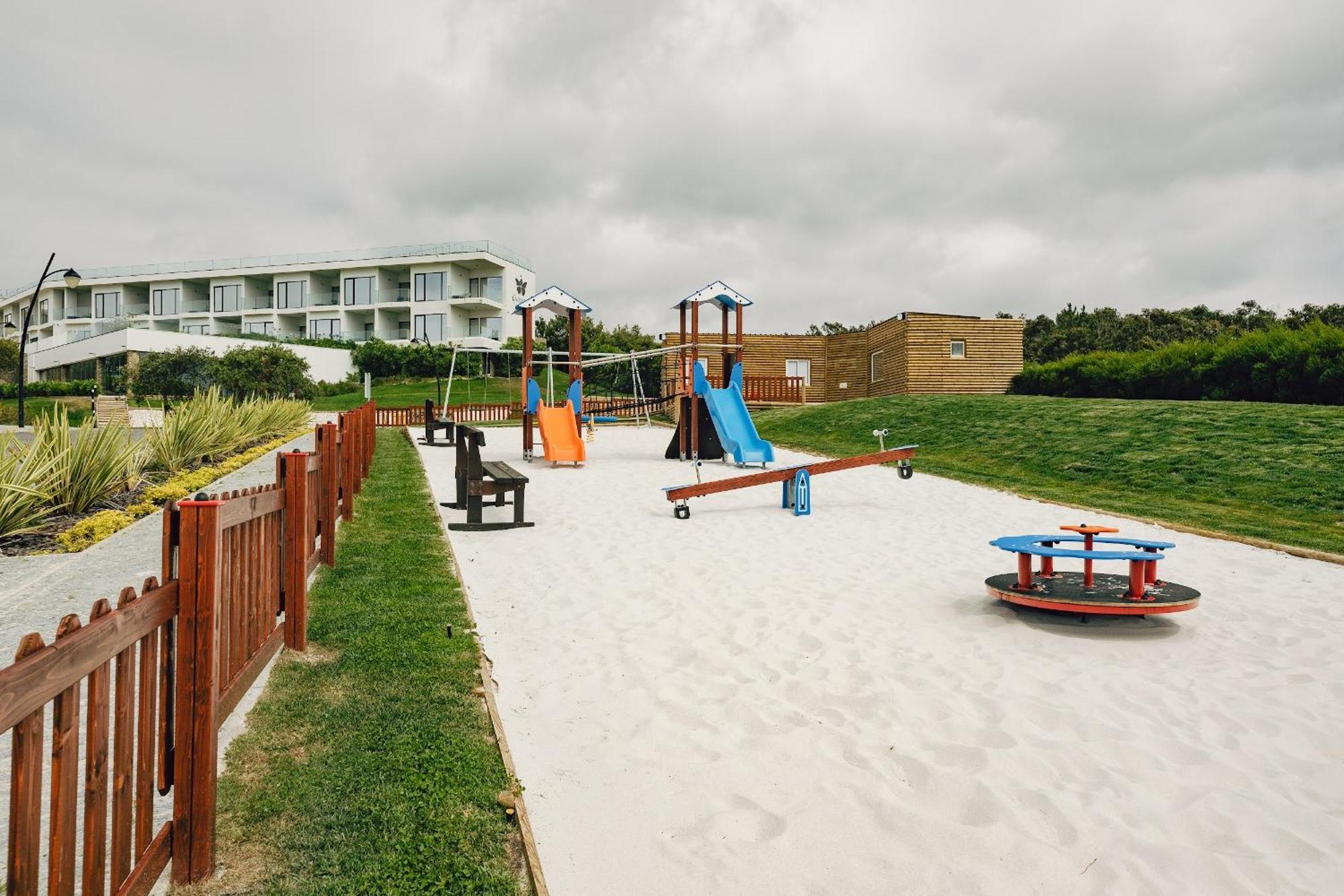 Royal Obidos Scenic Resort Praia del Rei Bagian luar foto Playground in the village