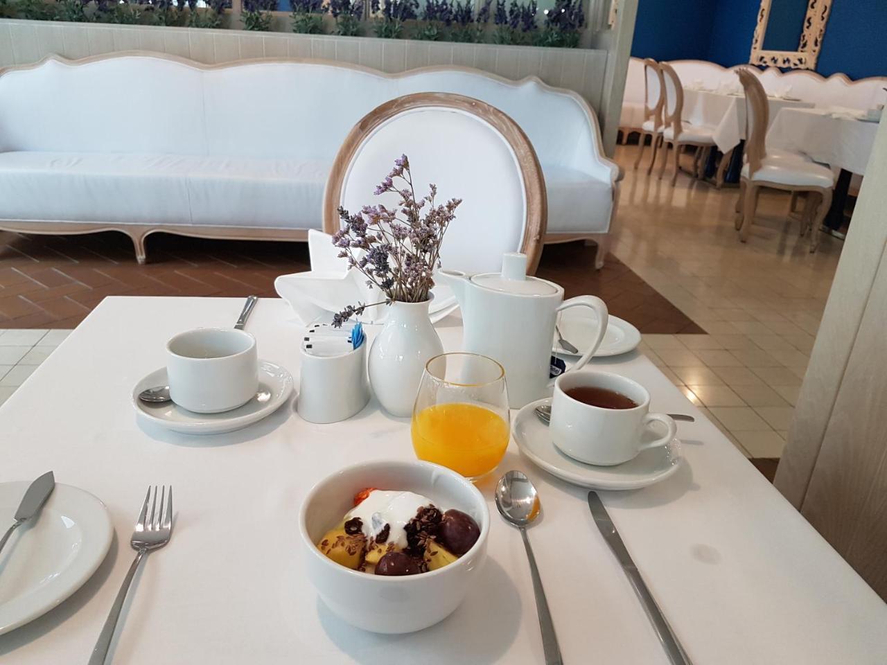 Royal Obidos Scenic Resort Praia del Rei Bagian luar foto A breakfast table at the hotel