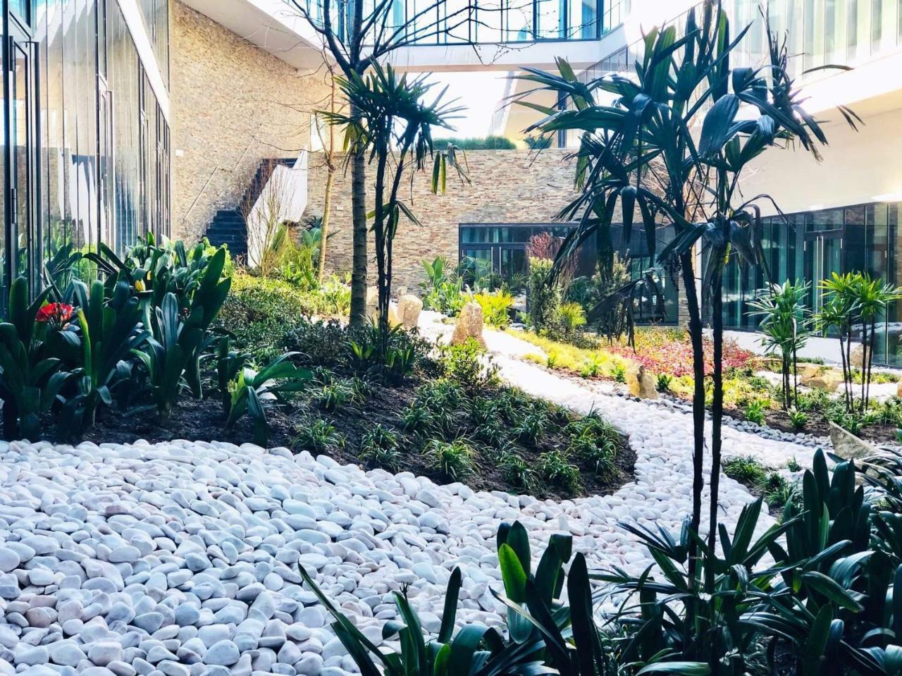 Royal Obidos Scenic Resort Praia del Rei Bagian luar foto The courtyard of the hospital